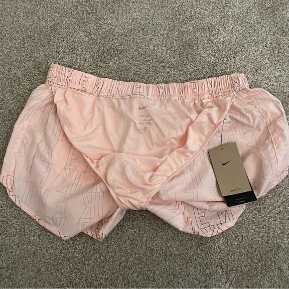 NWT Nike XL blush pink running shorts - Picture 8 of 12